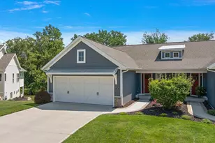 570 Riverbank Cir, Zeeland, MI 49464 - Photo 2
