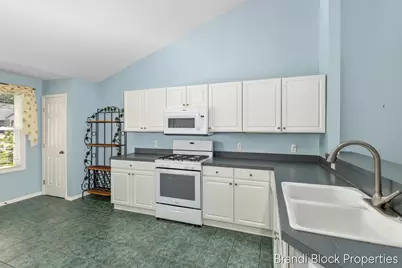 59 Pond Ridge Drive NE #20, Grand Rapids, MI 49546 - Photo 8