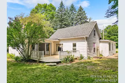 167 W Brooks Street, Newaygo, MI 49337 - Photo 2