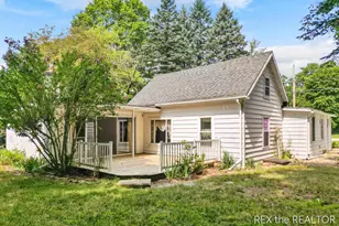 167 W Brooks St, Newaygo, MI 49337 - Photo 2