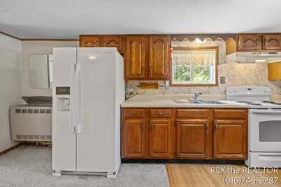 167 W Brooks Street, Newaygo, MI 49337 - Photo 8