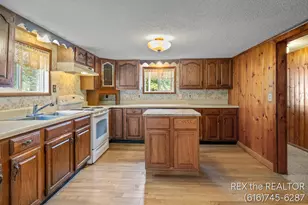 167 W Brooks St, Newaygo, MI 49337 - Photo 4