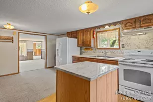 167 W Brooks St, Newaygo, MI 49337 - Photo 6