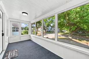 615 N Pleasant St, Jackson, MI 49202 - Photo 4