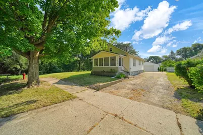 615 N Pleasant Street, Jackson, MI 49202 - Photo 2