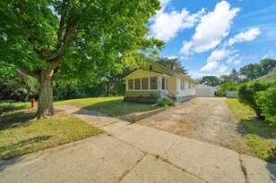 615 N Pleasant St, Jackson, MI 49202 - Photo 2