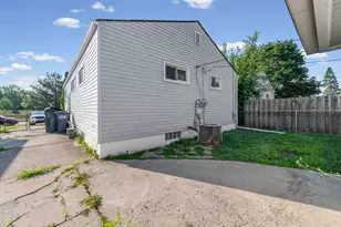 2478 River Dr, Lincoln Park, MI 48146 - Photo 6