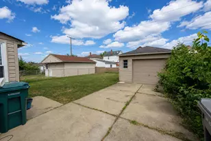 6236 Kenilworth St, Dearborn, MI 48126 - Photo 2
