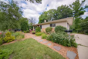 2104 S Circle Dr, Ann Arbor, MI 48103 - Photo 34