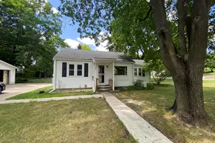 924 N Church St, Hastings, MI 49058 - Photo 2