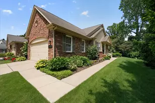 39628 Village Run Dr, Northville, MI 48168 - Photo 10