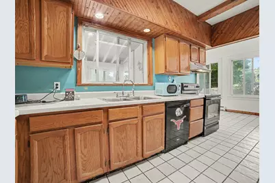 216 E Danaher Street, Ludington, MI 49431 - Photo 18