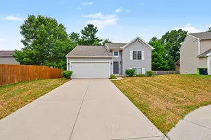 1202 Pinewood Dr, Greenville, MI 48838 - Photo 2