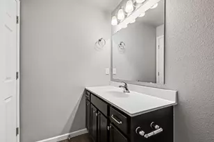 1202 Pinewood Dr, Greenville, MI 48838 - Photo 8
