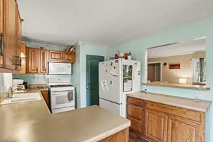 1095 Roosevelt Ct, Muskegon, MI 49441 - Photo 12