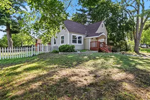1095 Roosevelt Ct, Muskegon, MI 49441 - Photo 4