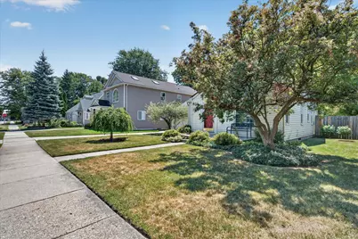 21824 S Elizabeth Street E, Saint Clair Shores, MI 48080 - Photo 2