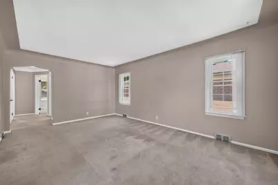 21824 S Elizabeth Street E, Saint Clair Shores, MI 48080 - Photo 6