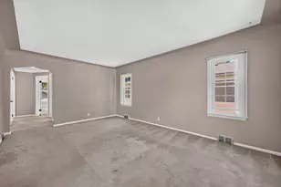 21824 S Elizabeth Street E, Saint Clair Shores, MI 48080 - Photo 6