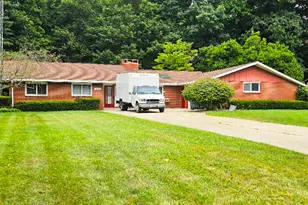4334 Laurel Dr, Saint Joseph, MI 49085 - Photo 1
