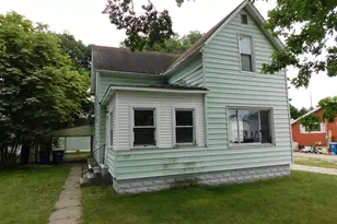 157 Harrison St, Manistee, MI 49660 - Photo 2