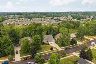 8243 Heathertree Ln, Brighton, MI 48116 - Photo 10