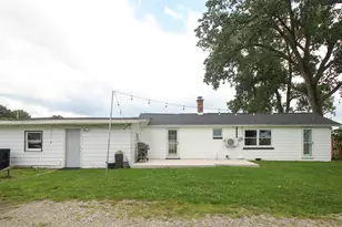 18528 Pardee Rd, Galien, MI 49113 - Photo 2