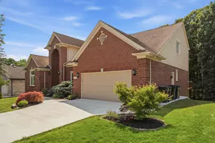 2189 Clinton View Cir, Rochester Hills, MI 48309 - Photo 6