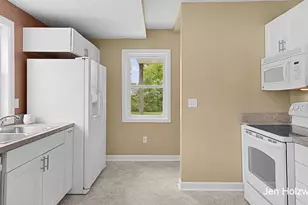 122 E Kent St, Grand Ledge, MI 48837 - Photo 12
