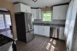 8019 Lake Wood Dr, Portage, MI 49002 - Photo 4