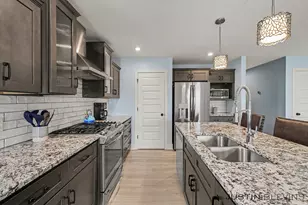 8915 Barrington Ln, Jenison, MI 49428 - Photo 8