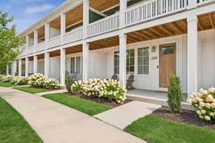 929 Harbor Dr E, Saint Joseph, MI 49085 - Photo 1
