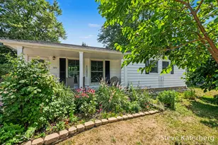 282 Brandywyne Dr NW, Comstock Park, MI 49321 - Photo 2