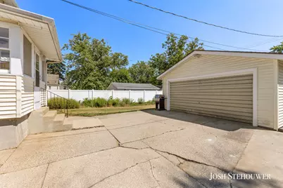 364 W 21st Street, Holland, MI 49423 - Photo 2