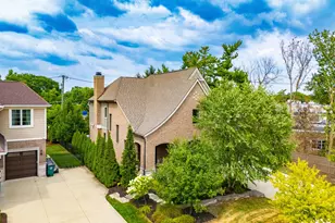 1215 Manchester Rd, Birmingham, MI 48009 - Photo 56
