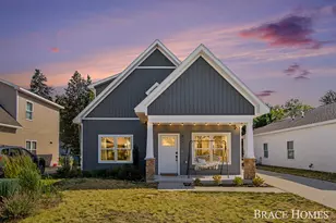 1808 Robinson St, Grand Haven, MI 49417 - Photo 2