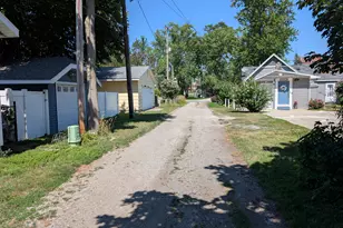 1303 Lakeshore Dr, Muskegon, MI 49441 - Photo 10