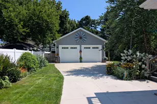 1303 Lakeshore Dr, Muskegon, MI 49441 - Photo 8