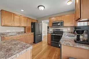 913 Darwin Dr, Chelsea, MI 48118 - Photo 6