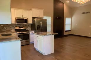9915 Wayne Rd, Livonia, MI 48150 - Photo 12