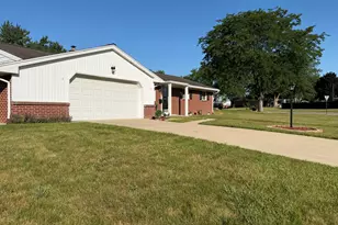 450 College Park Dr, Adrian, MI 49221 - Photo 2