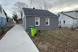 22765 Rosalind Ave, Eastpointe, MI 48021 - Photo 2
