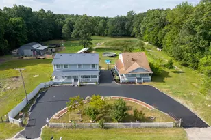 8410 W Newburg Rd, Carleton, MI 48117 - Photo 2