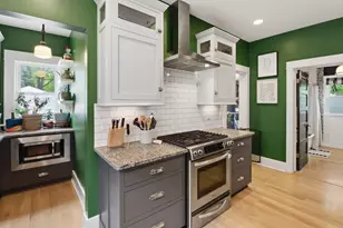 1012 Pearl St, Saint Joseph, MI 49085 - Photo 4