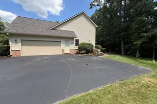 7708 Hunters Pointe, Brighton, MI 48116 - Photo 18