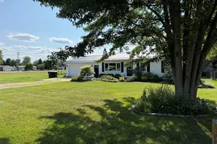 460 3rd St, Sunfield, MI 48890 - Photo 2