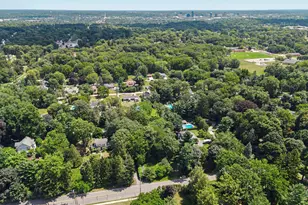 1110 Oakleigh Ave NW, Grand Rapids, MI 49504 - Photo 2