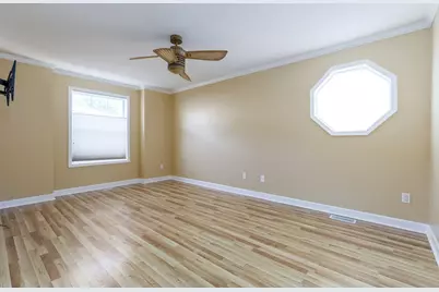 37868 Jefferson Avenue, Harrison Township, MI 48045 - Photo 28
