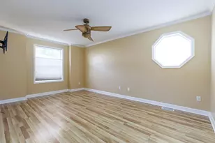 37868 Jefferson Ave, Harrison Township, MI 48045 - Photo 28