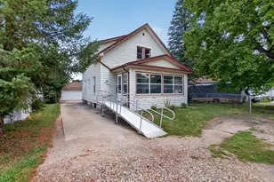 302 Cass Ave, Jackson, MI 49203 - Photo 1